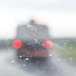 Na condução com chuva é necessário ter em atenção