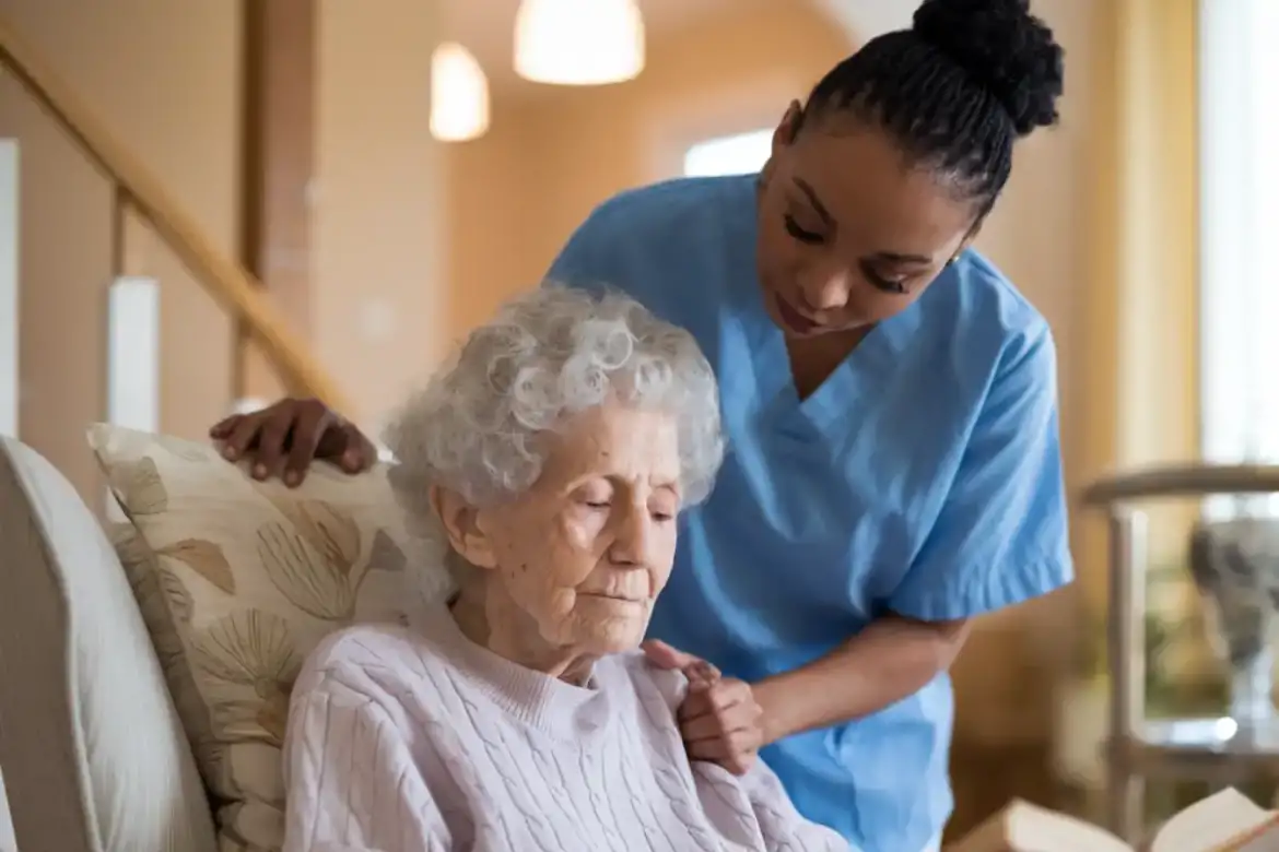 Apoio a idosos com mais de 80 anos